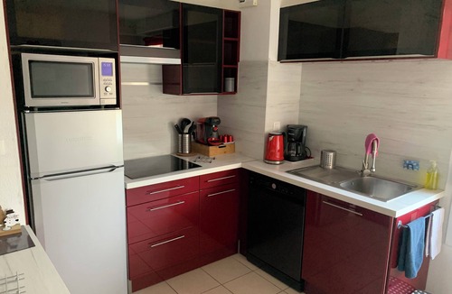 Albertville Apartment | Lovely T2 garden apartment with sheltered terrace swimming pool (summer) Fibre