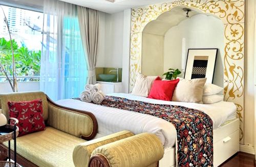 Khlong Tan House | Low-Rise House for Groups Near BTS & EmDistrict For Spacious Cozy Stay