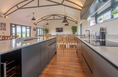 Alcester Cottage | Lower Lodge Barn - sleeps 8 guests in 4 bedrooms