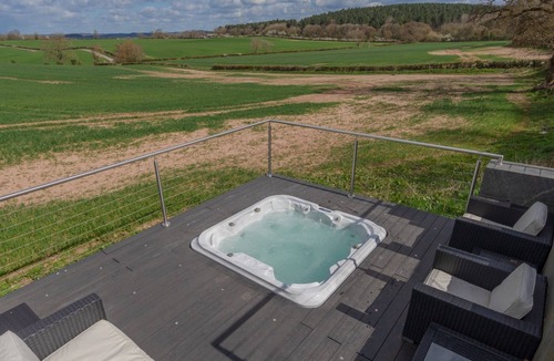 Alcester Cottage | Lower Lodge Barn - sleeps 8 guests in 4 bedrooms
