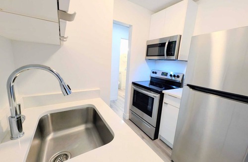 Lower Lonsdale Apartment | Lower Lonsdale One Bedroom Apartment - Mins to Seabus/Shipyard