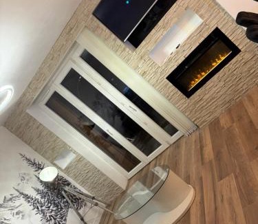 Albertville Apartment | loyika , résidence avec caméra et digicode possibilité location voiture Mercedes ,garage ,T3 climatisation ,cheminée, Netflix, petit déjeuner offert, boisson rafraîchissante pour la bienvenue, repas du soir fondue, raclette , barbecue sur demande