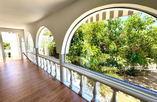 Torreblanca Apartment | Luminous studio apartment in a villa with pool