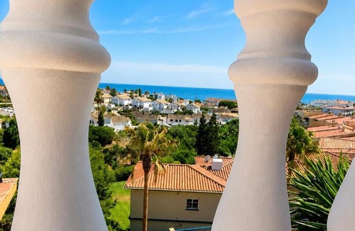El Faro Apartment | Luna del Faro -Ocean views and Pools by Budha Apartments