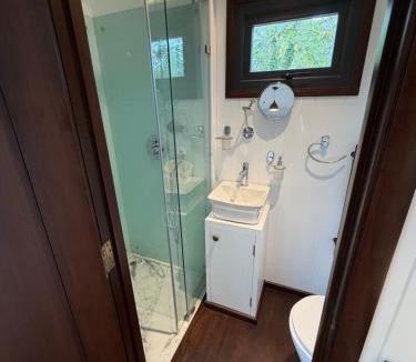 Ardens Grafton Apartment | Lux Hut Nestled between The Cotswolds & Stratford