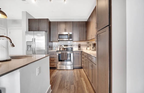 Villa Heights Apartment | LUX KING+QUEEN beds*NoDa/Uptown*walk to dine & ent