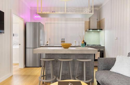 North Bondi Apartment | Luxe 2BR w/Smart TV Steps from Bondi Beach