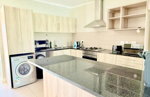 Century City Apartment | Luxe Manhattan Quarters