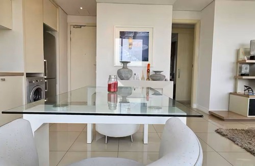 Greater Johannesburg Metropolitan Area Apartment | Luxe Paradise in the heart of Sandton, fast Wi-Fi
