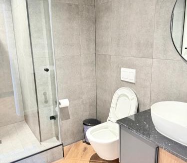 Century City Apartment | Luxe Studio - On Park near Canal walk Century City