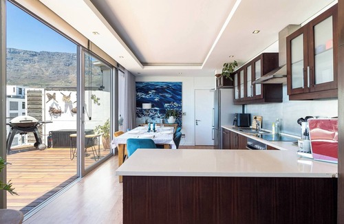 Cape Town City Centre Apartment | Luxurious 2-Bedroom Penthouse with Stunning Views in Central Cape Town