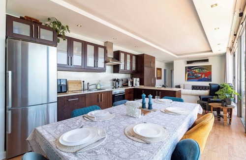 Cape Town City Centre Apartment | Luxurious 2-Bedroom Penthouse with Stunning Views in Central Cape Town