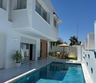 Marsa Cube Villa | Luxurious 4-Bedroom Villa with Private Pool in Marsa Tunisie