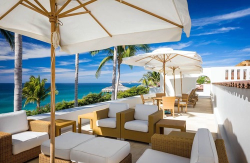 Buzzards Villa | Luxurious 7 BR Beachfront Casa Oliver w/WiFi, Pool, Home Theatre, Gym + More!
