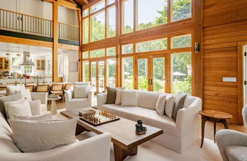 Northwest Harbor Villa | Luxurious 8 Bedroom Retreat with Pool East Hampton