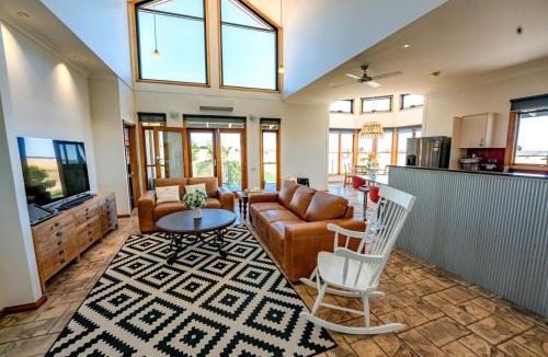 Springrange House | Luxurious Country Estate 6 BR 6 Bathroom