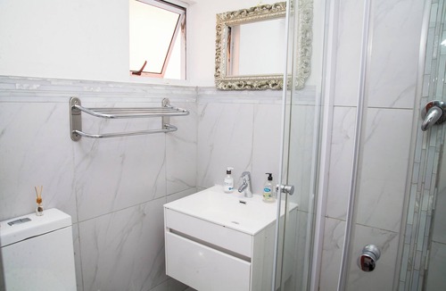 Mowbray House | Luxurious Flatlet in the heart of Mowbray