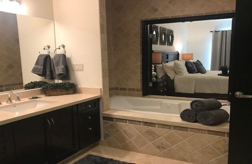 El Medano Ejidal Condo | LUXURIOUS PENTHOUSE W/ ROOFTOP JACUZZI - WALK TO BEACH/DOWNTOWN/MARINAown