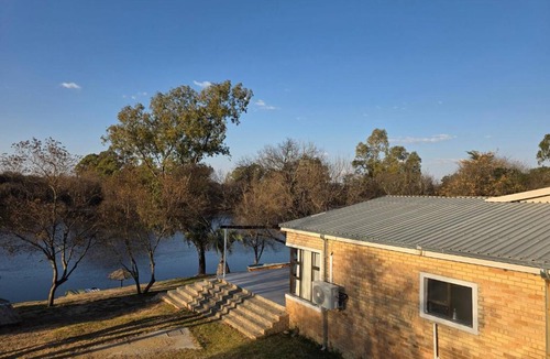 Lindequesdrif House | Luxurious Riverside Retreat in Lindequesdrif, Vaal River