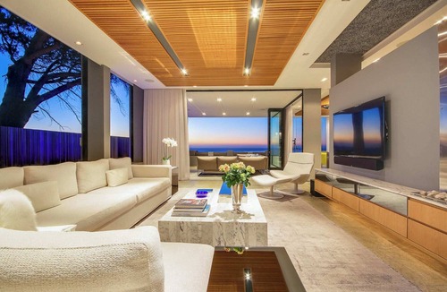 Camps Bay Villa | Luxurious Villa over 3 Levels with Lift (Geneva House)