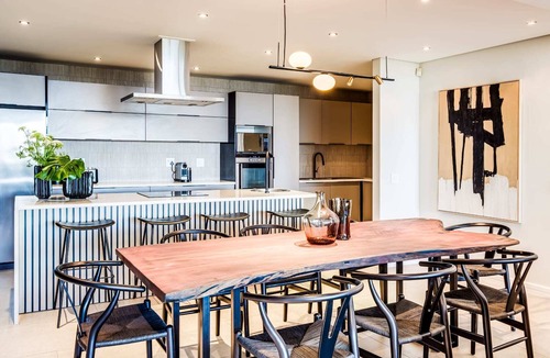 Green Point Villa | Luxurious Villa w Sea & City Views Splendor Views