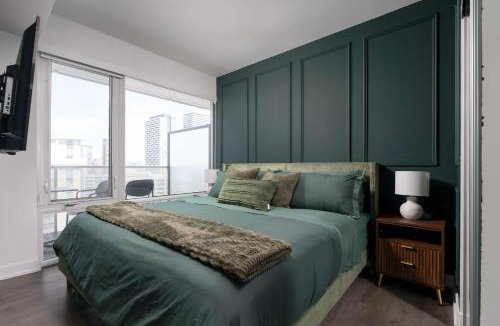 Church and Wellesley House | Luxury 3BR 2BA with 2 King Beds Sleeps 8 on Yonge