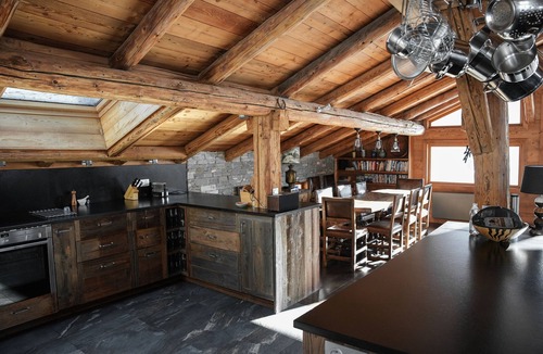 Chamonix-Mont-Blanc Ski Chalet | Luxury 4 Bedroom Spacious Chalet 5 min flat walk to Chamonix centre