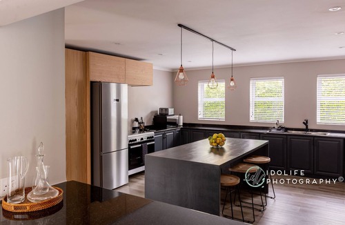 Stellenbosch Villa | Luxury 4 bedroom self catering Villa in central Stellenbosch with pool.