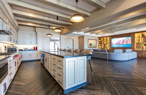 Sunset Beach House | Luxury 5 Bed Home Private Pool - Quivira Golf Club