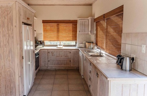 Bot River Villa | Luxury 5-Bedroom Villa with Private Pool & Tennis Court