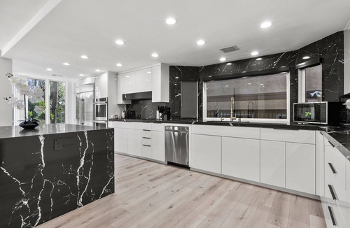 Woodland Hills House | Luxury 6500 SQFT, 7BR Estate Pool, Spa, Sauna, Basketball & BBQ