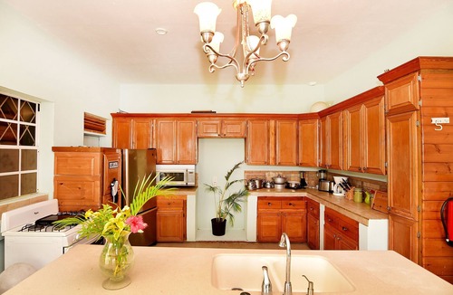 Cap Estate Villa | Luxury BEACHFRONT VILLA FR 7 to 9 Rms, 1 MIN WALK TO BEACH, ROYALTON RESORT,