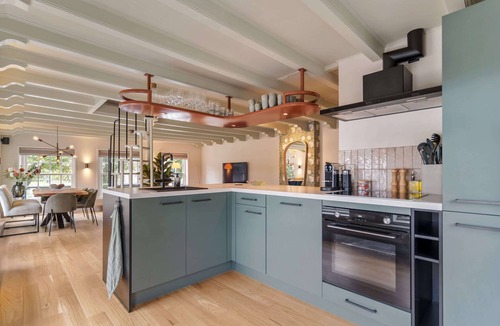 Medemblik House | Luxury boutique stay with sauna & jacuzzi on the harbor of Medemblik!