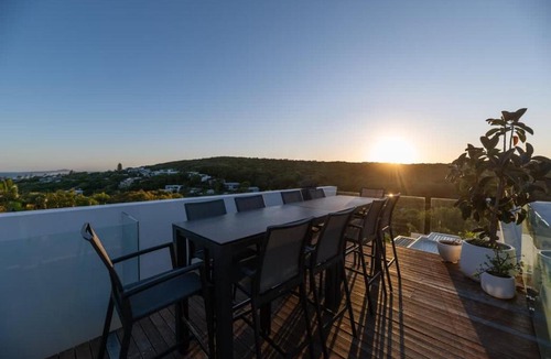 Sunshine Beach House | Luxury & Breathtaking Views for Families
