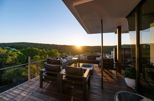 Sunshine Beach House | Luxury & Breathtaking Views for Families