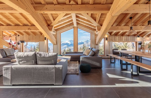Arc-1800 Ski Chalet | Luxury chalet – 19 guests – Arc 1800 400m to chairlift – Private chef on request