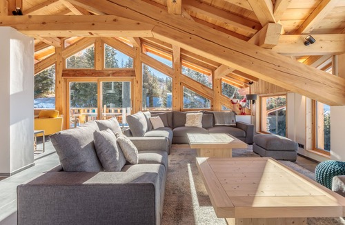 Arc-1800 Ski Chalet | Luxury chalet – 19 guests – Arc 1800 400m to chairlift – Private chef on request