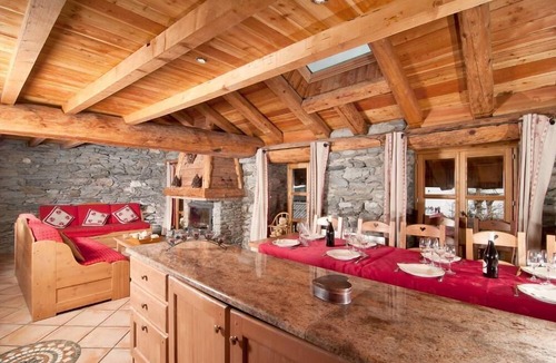 Les Brevieres Ski Chalet | Luxury chalet rental Tignes les Brévières Val d'Isère ski in/out wifi fireplace
