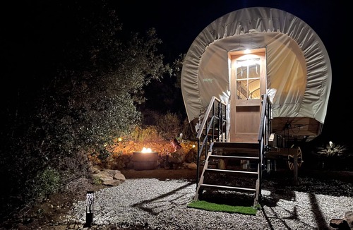 Thousand Oaks House | Luxury Covered Wagon in Santa Monica Mountains close to Malibu w/ King Bed