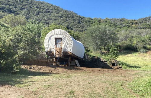Thousand Oaks House | Luxury Covered Wagon in Santa Monica Mountains close to Malibu w/ King Bed