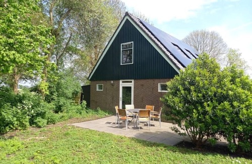 Schellinkhout Cottage | Luxury Family House | Lake & Mill Views, Close to Beach