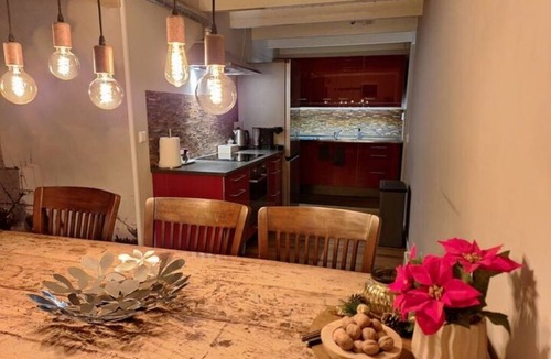 Hoorn Cottage | Luxury Family House | Lake & Mill Views, Close to Beach