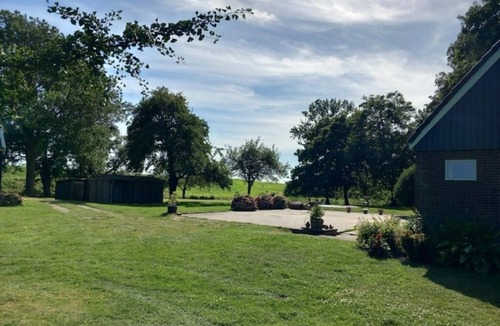 Hoorn Cottage | Luxury Family House | Lake & Mill Views, Close to Beach