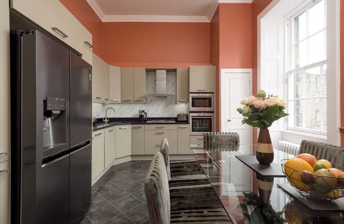 Old Town Apartment | Luxury city centre three-bedroom self-catering apartment with spectacular Edinburgh Castle views