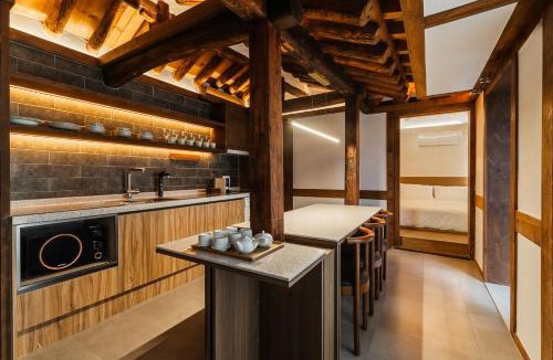 Sajik-dong Villa | Luxury Hanok MOOD-AM
