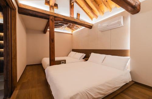 Sajik-dong Villa | Luxury Hanok MOOD-AM