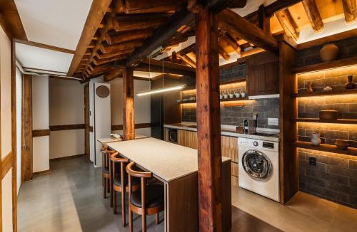 Sajik-dong Villa | Luxury Hanok MOOD-AM