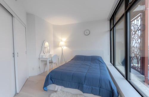 Gastown Apartment | Luxury High Rise at Gastown Near BC Place