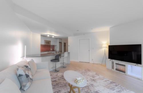 Gastown Apartment | Luxury High Rise at Gastown Near BC Place