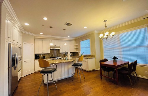 Santa Ana Heights Villa | Luxury home in Newport Beach city Near UCI